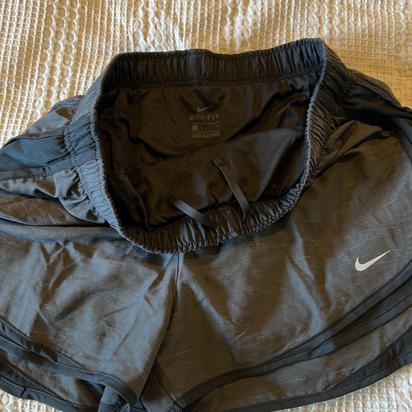 Nike Women’s Running Shorts - Picture 3 of 3